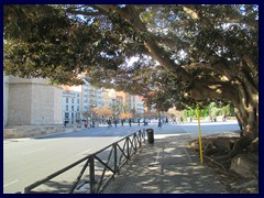 Boulevard next to Torres de Serranos